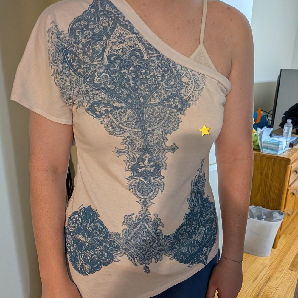 Sensational white/blue vintage y2k top with cross design